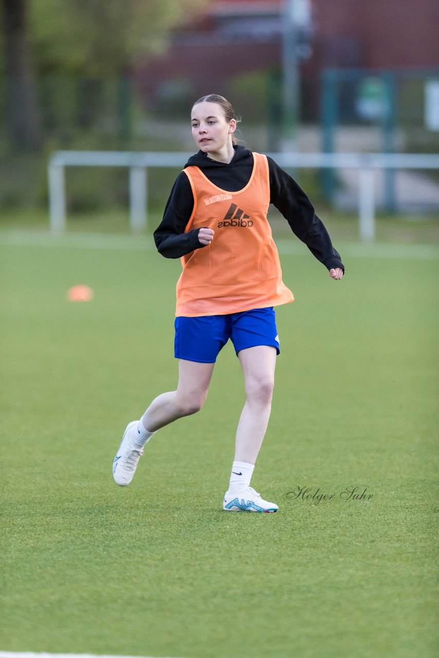 Bild 335 - Co-Trainerin der Frauen Nationalmannschaft Britta Carlson in Wahlstedt